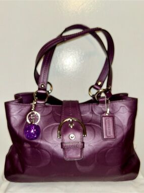 Coach Soho Plum Leather signature C, East Shoulder Bag
